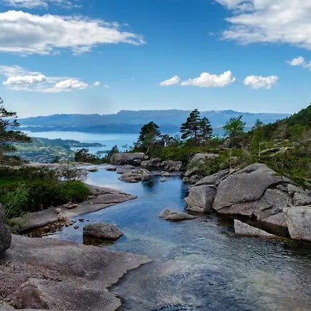 Sentrum Guest house Husnes