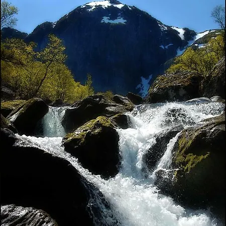Sentrum Πανσιόν Husnes